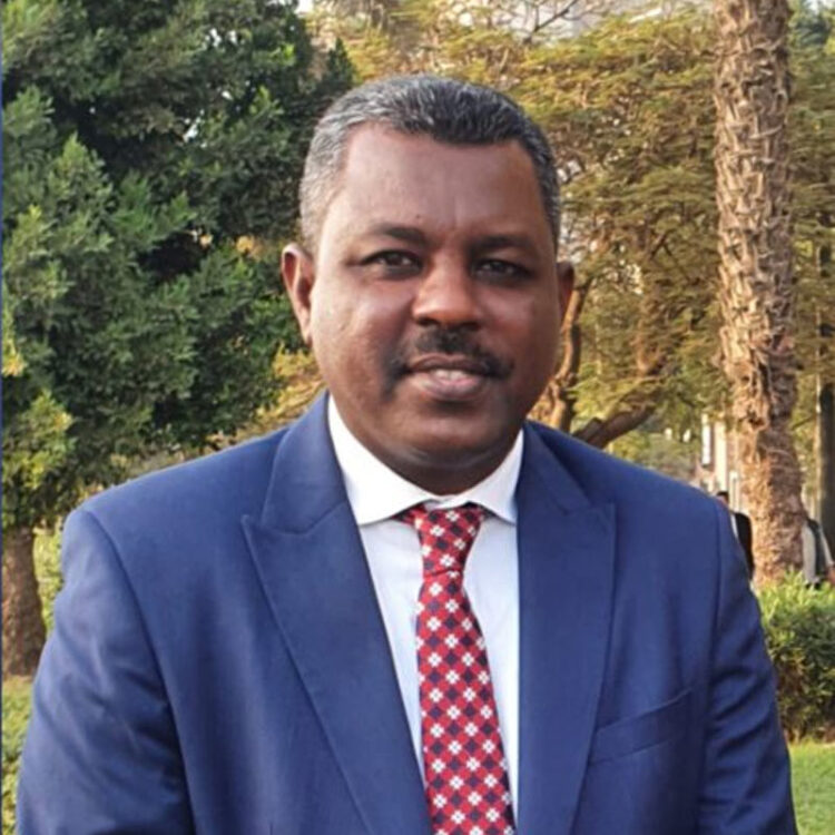 المستشار الثقافي لسفارة السودان بالقاهرة يناشد وزيرة الثقافة المصرية المساهمة في ترميم مكتبة الأفلام