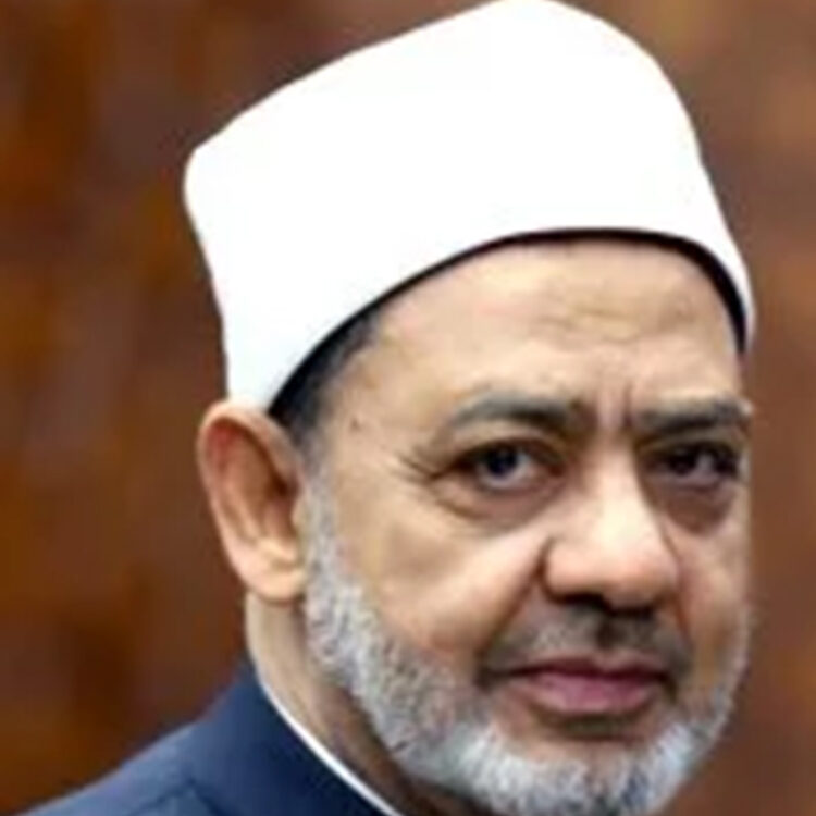 ذكرى ميلاده الـ78.. الإمام الطيب قدوة مجدد ومسيرة تسامح وسلام.. قطع العلاقات مع بابا الفاتيكان السابق.. وأعادها مع البابا فرانسيس.. حافظ على وسطية الإسلام التى حاول المتطرفون أن يشوهوها بفهمهم